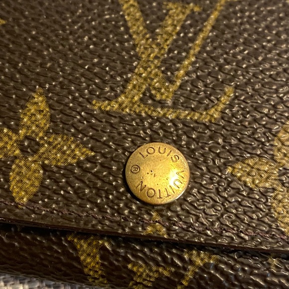 Authentic LV Key Holder - Picture 4 of 9